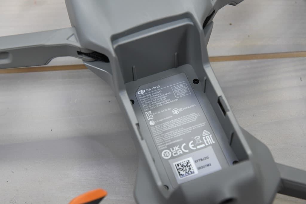 Dji Mavic Air 2S 18 батарейный отсек