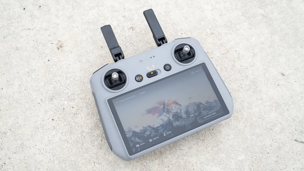 DJI Air 3 17 controller dji air 3