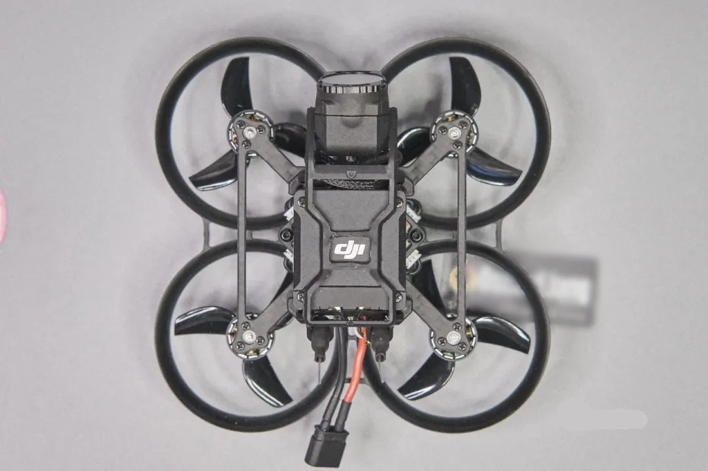 BetaFPV Pavo Pico – сверхкомпактный cinewhoop для кинематографических FPV-полетов 20 betafpv pavo pico tiny cinewhoop dji o3 sub100 fpv drone top