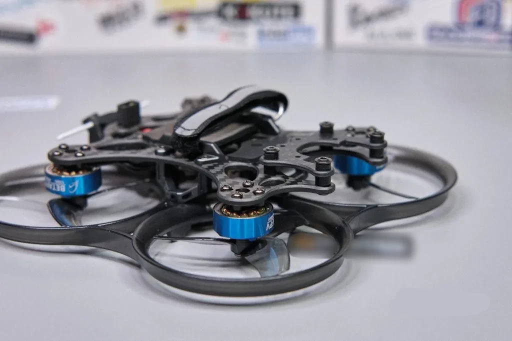 Обзор: BetaFPV Pavo25 v2: мощный дрон класса Cinewhoop 15 betafpv pavo25 v2 1