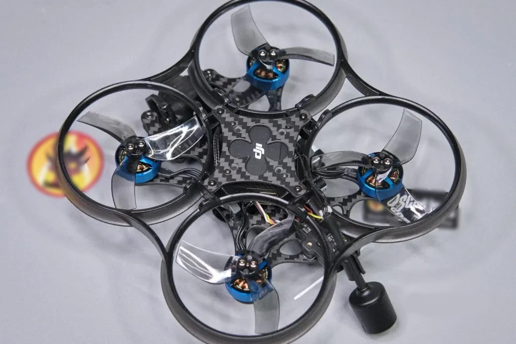 Обзор: BetaFPV Pavo25 v2: мощный дрон класса Cinewhoop 24 betafpv pavo25 v2 cinewhoop install dji o3 bottom